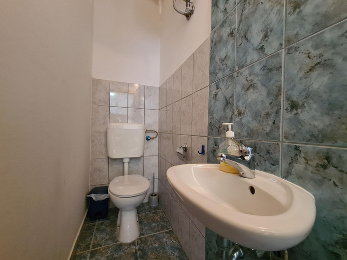 Bathroom 3, Apartment 826, Pula