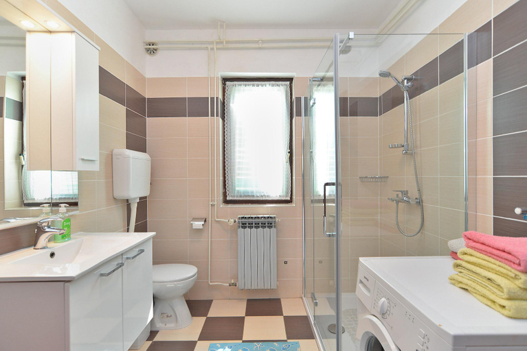 Bathroom 3, Apartment 1724, Ližnjan