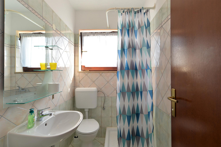 Bathroom 3, Apartment 2058, Fažana