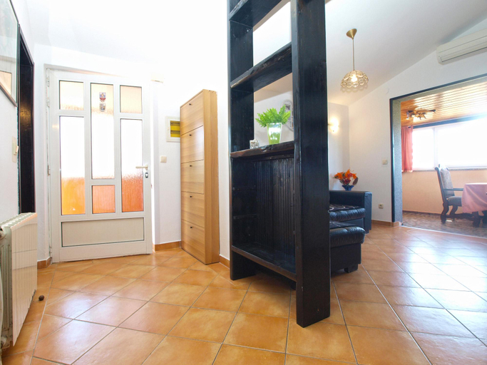 Others 4, Apartment 1619, Medulin