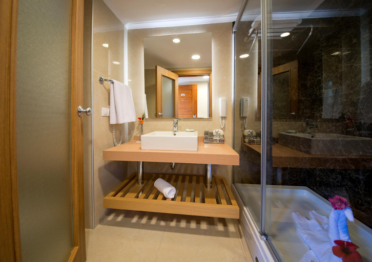 Bathroom 5, Limak Limra Hotel & Resort Kemer - Kids Concept, Kemer