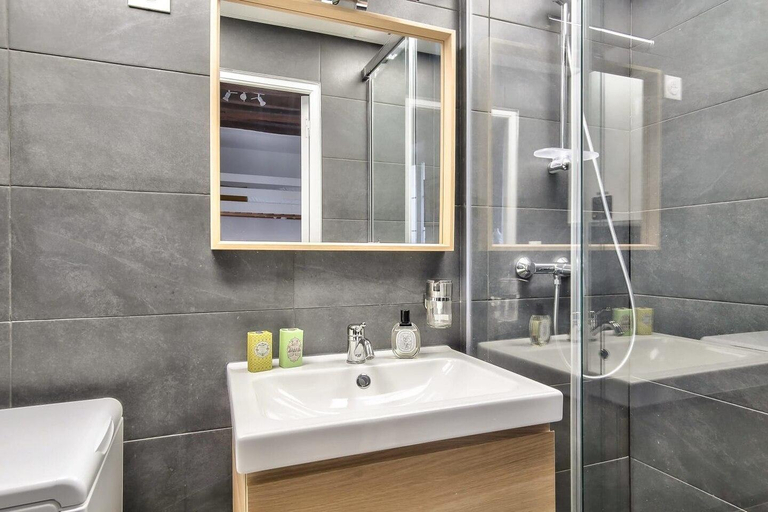 Bathroom 3, Lovely Mezzanine Studio in the Heart of Paris, Paris
