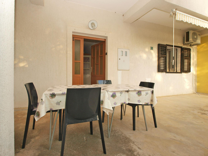 Others 5, Apartment 1707, Medulin