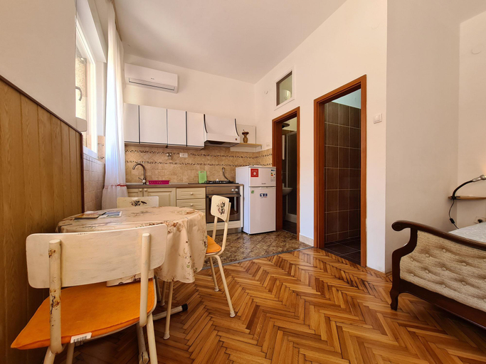 Others 5, Apartment 826, Pula