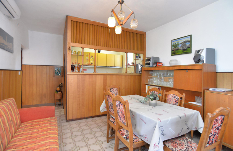 Others 5, Apartment 1684, Pula