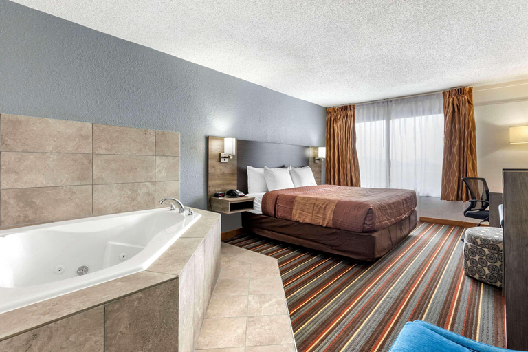 Bathroom 5, Quality Inn suites Sulphur Springs, Hopkins