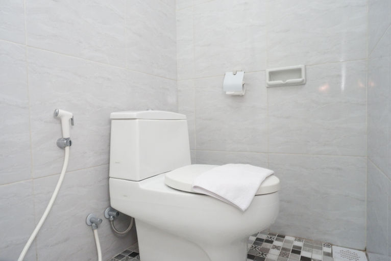 Bathroom 4, RedDoorz Syariah @ Jalan Godean, Sleman