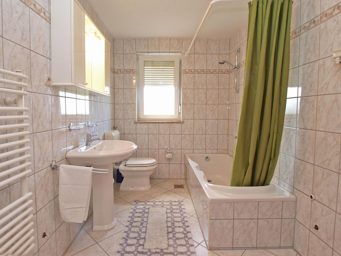 Bathroom 3, Apartment 19, Fažana