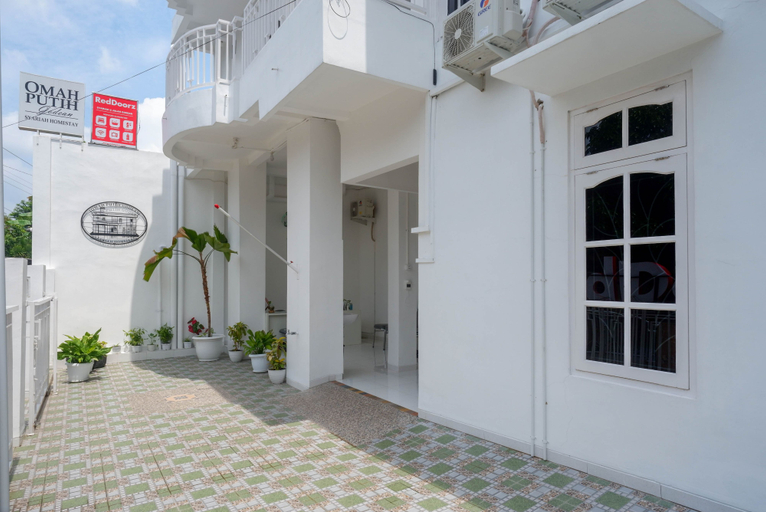 Exterior & Views 2, RedDoorz Syariah @ Jalan Godean, Sleman