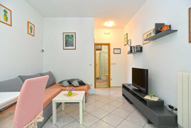 Others 4, Apartment 1377, Poreč