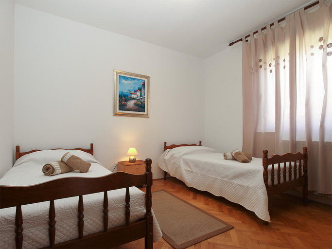 Bedroom 2, Apartment 1490, Fažana