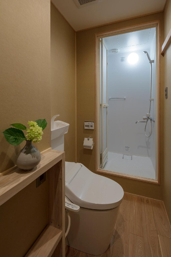 Bathroom 3, Shimabara Kaiden, Kyoto