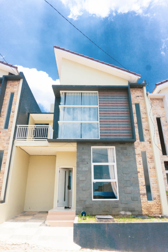 Exterior & Views 4, Villa i3 Syariah by D'Jagad, Malang