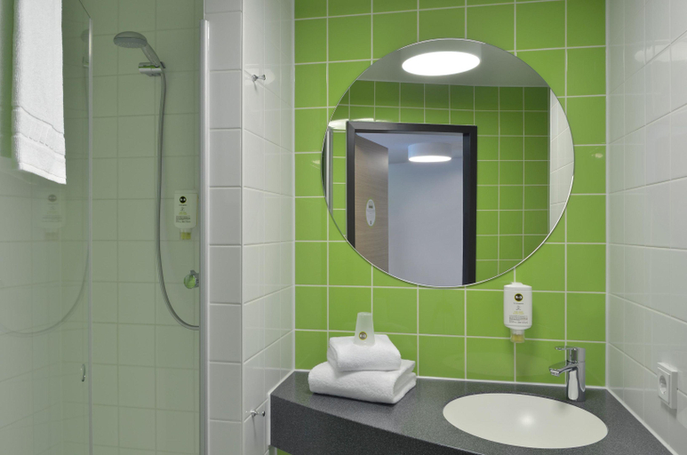 Bathroom 5, Hotel Krefeld-City, Krefeld