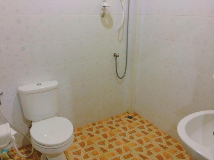 Bathroom, Ron Tour and Bungalow, Phuket Island