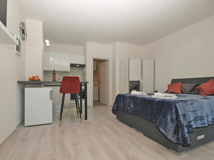 Others 4, Apartment 2091, Pula