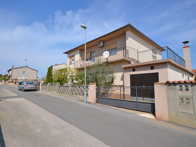 Others 4, Apartment 1554, Pula