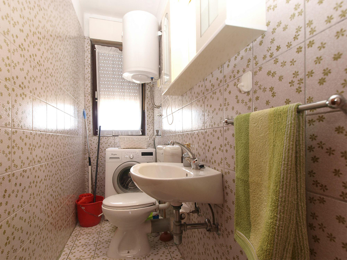 Bathroom 3, Apartment 1490, Fažana