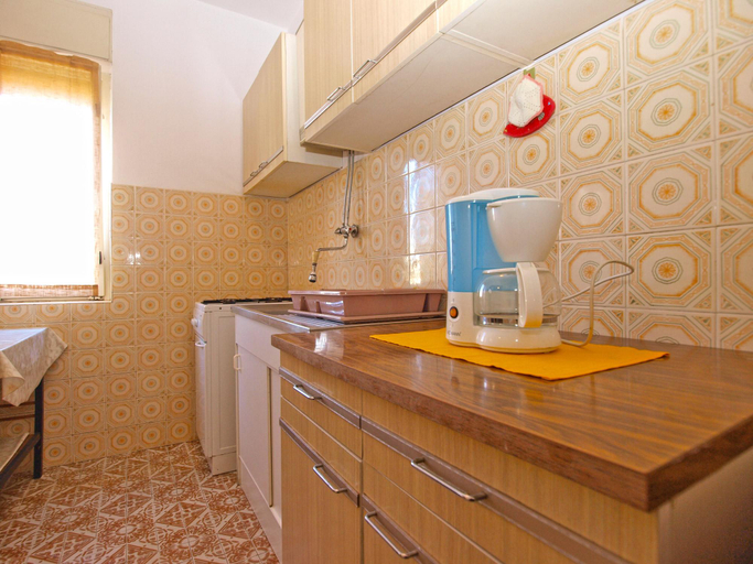 Others 5, Apartment 1554, Pula