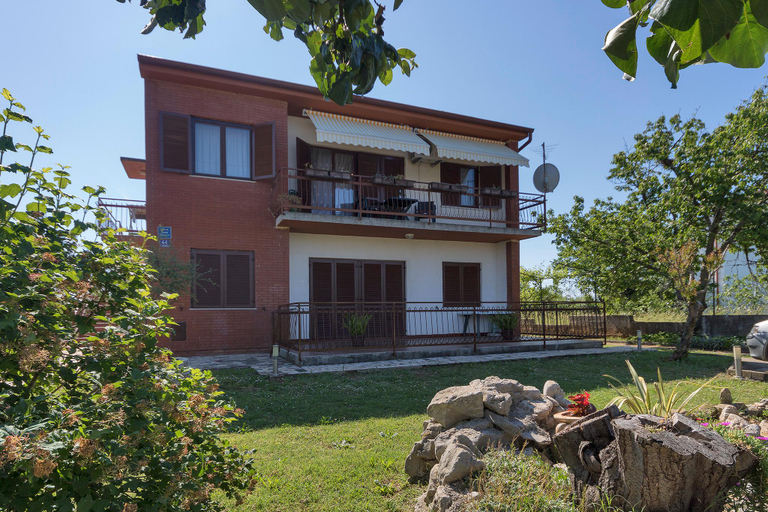 Others 5, Apartment 1999, Fažana