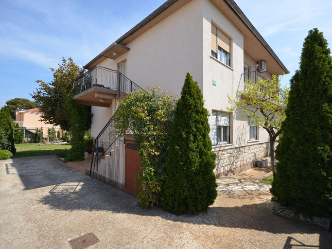 Others 5, Apartment 1554, Pula