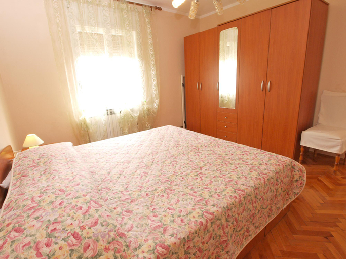 Others 4, Apartment 1056, Pula