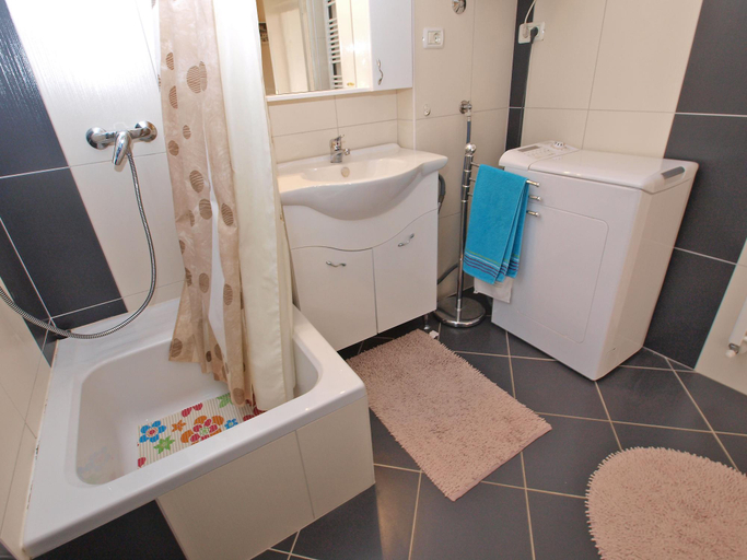 Others 5, Apartment 1056, Pula