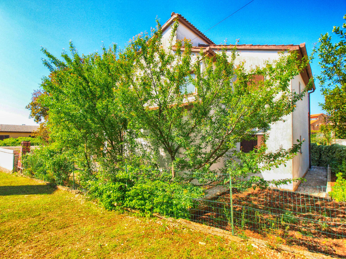 Others 2, Apartment 1057, Medulin
