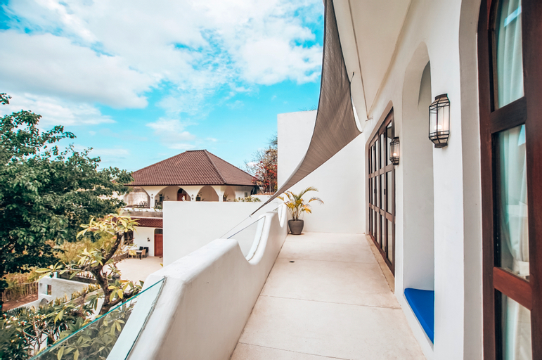 Exterior & Views 56