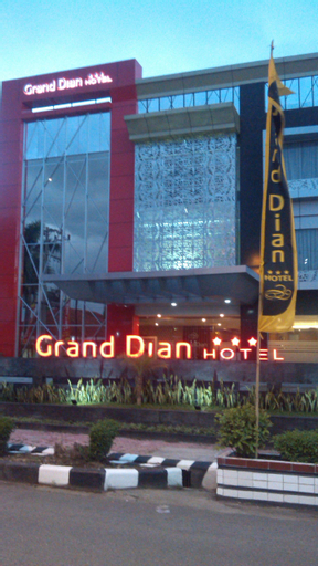 Grand Dian Hotel Slawi - Tap to explore photos