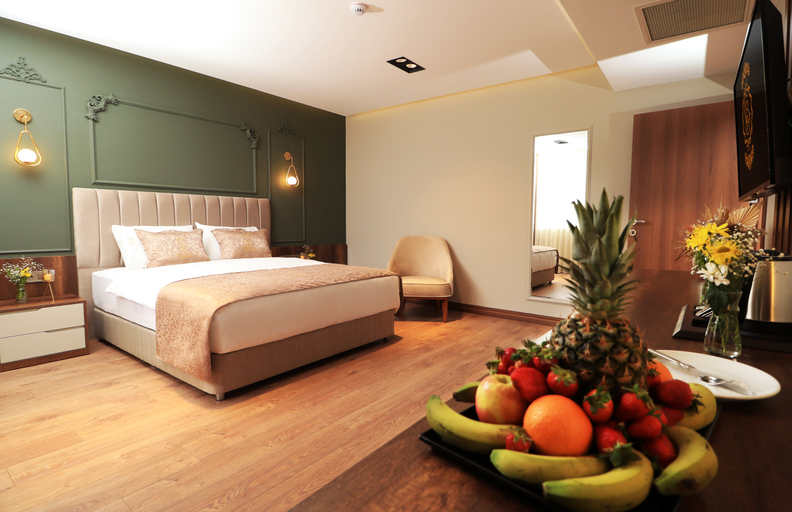 Bedroom 4, Bayrak Grand Hotel, Merkez
