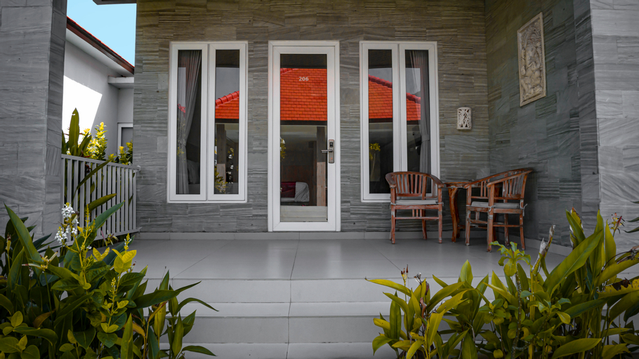Exterior 5