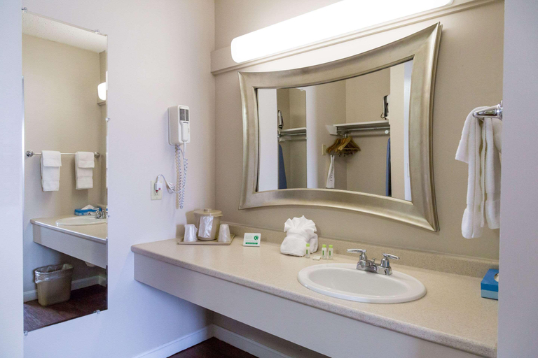 Bathroom 4, Quality Inn & Suites Auburn, Androscoggin