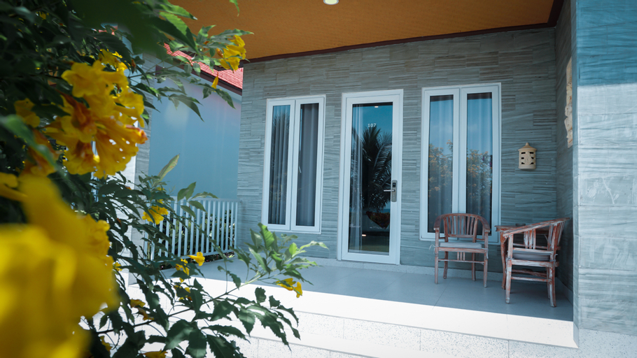 Exterior 4