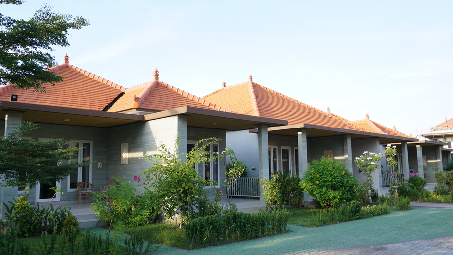 Exterior 3