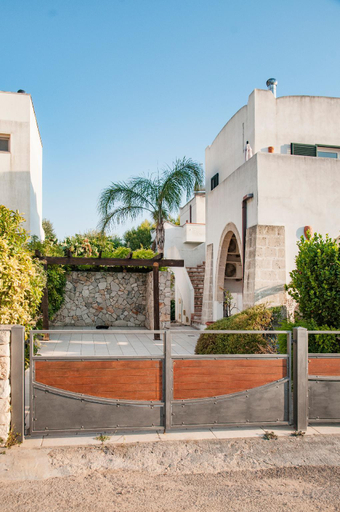 Others 2, Apartment 2 With Pool And Sea View, Lecce