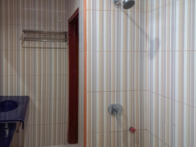Bathroom 4, Julista House Mitra RedDoorz, Boalemo