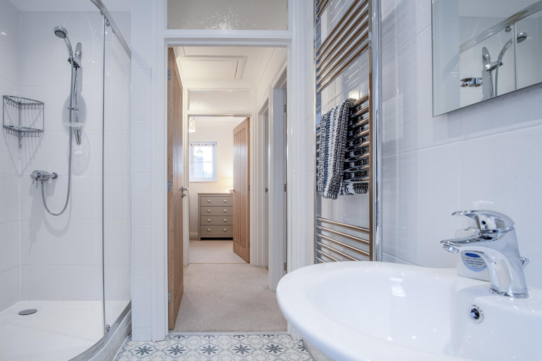 Bathroom 3, Ruby Willow's - 3 Bedroom Bungalow - Saundersfoot, Pembrokeshire
