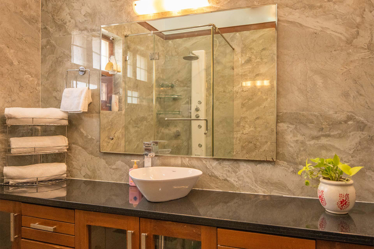 Bathroom 4, StayVista at The Willowfield with BBQ & Bonfire, Dehradun