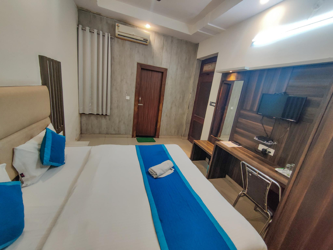 Bedroom 2, Perfect Stays Hotel in Haridwar, Hardwar