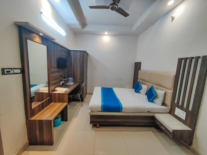 Bedroom 5, Perfect Stays Hotel in Haridwar, Hardwar