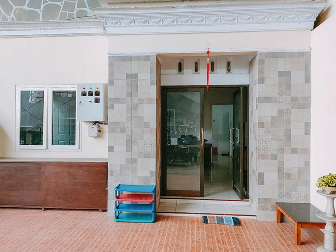 Exterior & Views, RedDoorz @ Tongas Probolinggo, Probolinggo