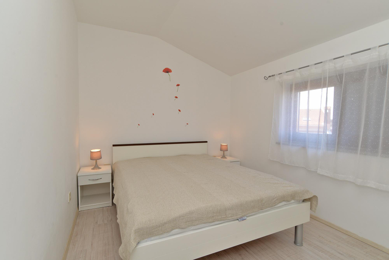 Bedroom 2, Apartment 242, Fažana