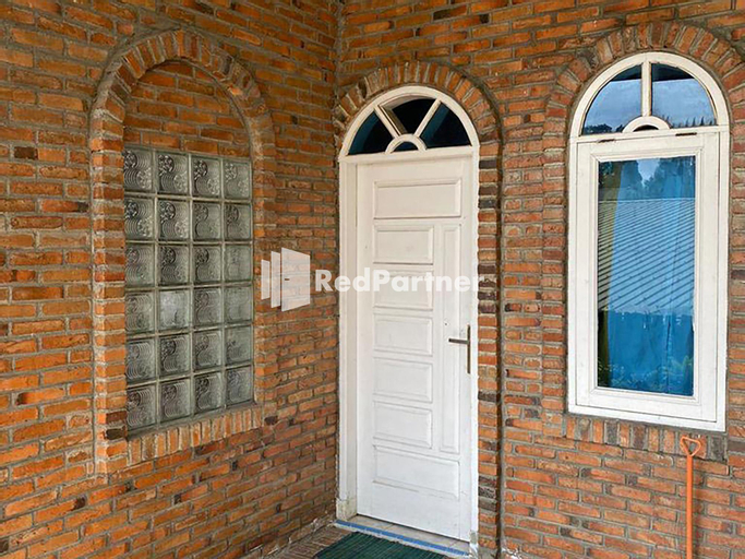 Exterior & Views 2, Friendjoss Homestay Laugumba RedPartner, Karo