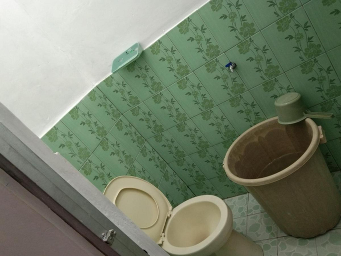 Bathroom 3, Homestay Nova Pantai Klayar, Pacitan