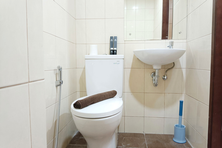 Bedroom 3, Homey and Tidy Studio Apartment at Vida View Makassar By Travelio, Makassar