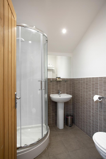 Bathroom 3, The Craster Arms Hotel, Northumberland