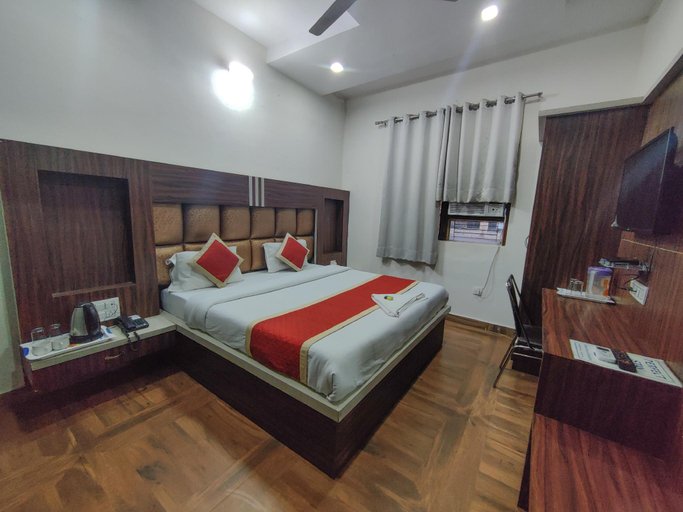 Bedroom 4, Perfect Stays Hotel in Haridwar, Hardwar