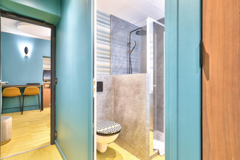 Bathroom 3, Hotel 33 Marbeuf , Paris