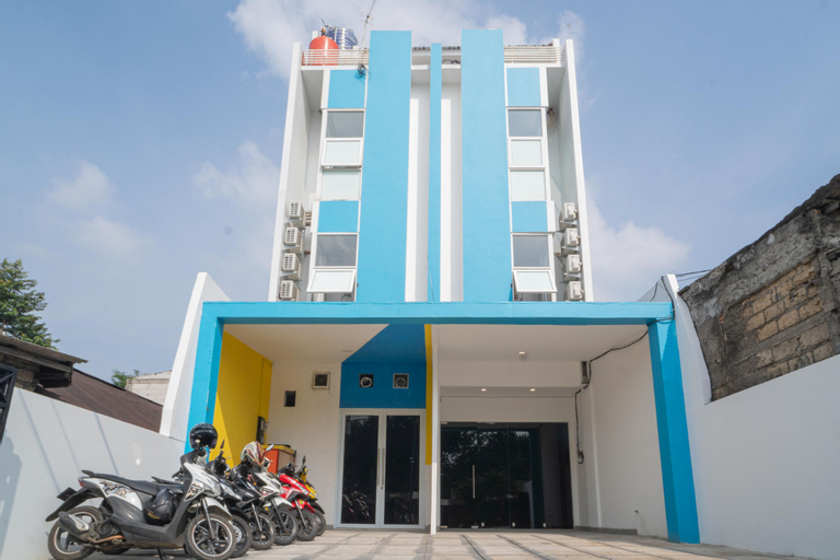 Exterior & Views 2, RedDoorz @ Golden Averis Cibuluh Bogor., Bogor